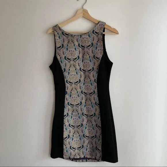Vintage Bodycon Mini Dress with Embroidery Detail - Picture 4 of 5